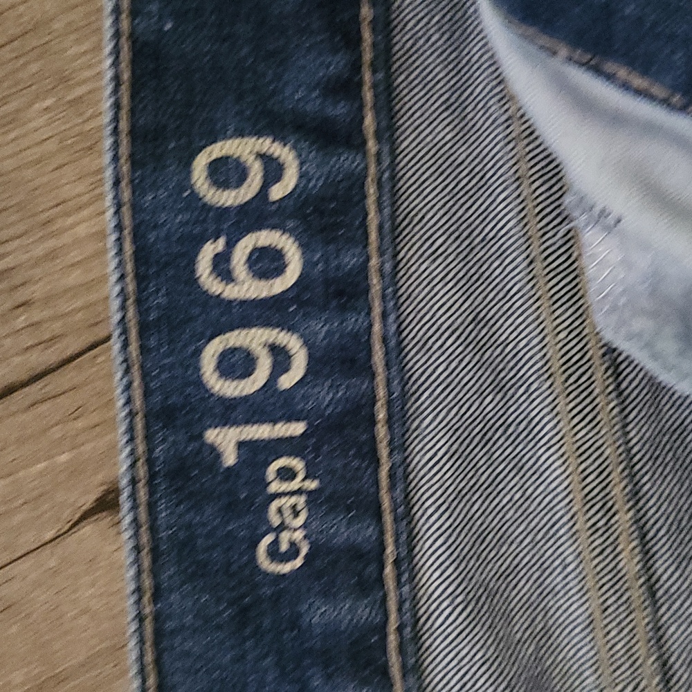 Gap - Picture 3 of 4